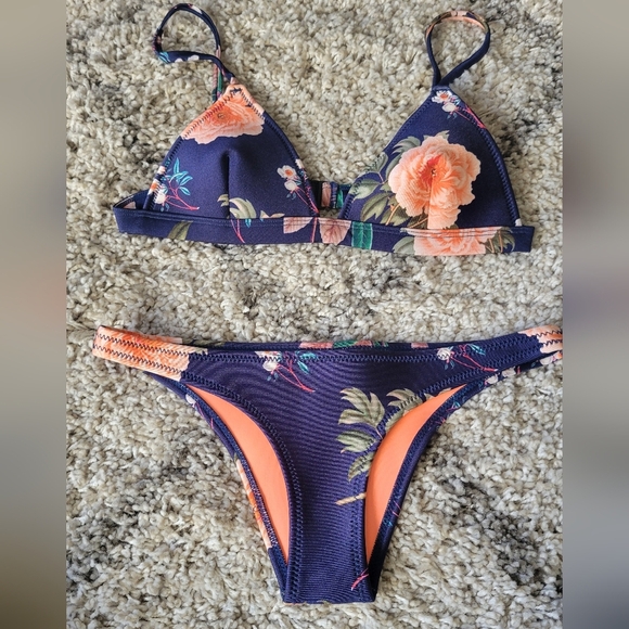 Triangl Bikini Top Small Bottom XS Comes with Carry Bag - Picture 1 of 8